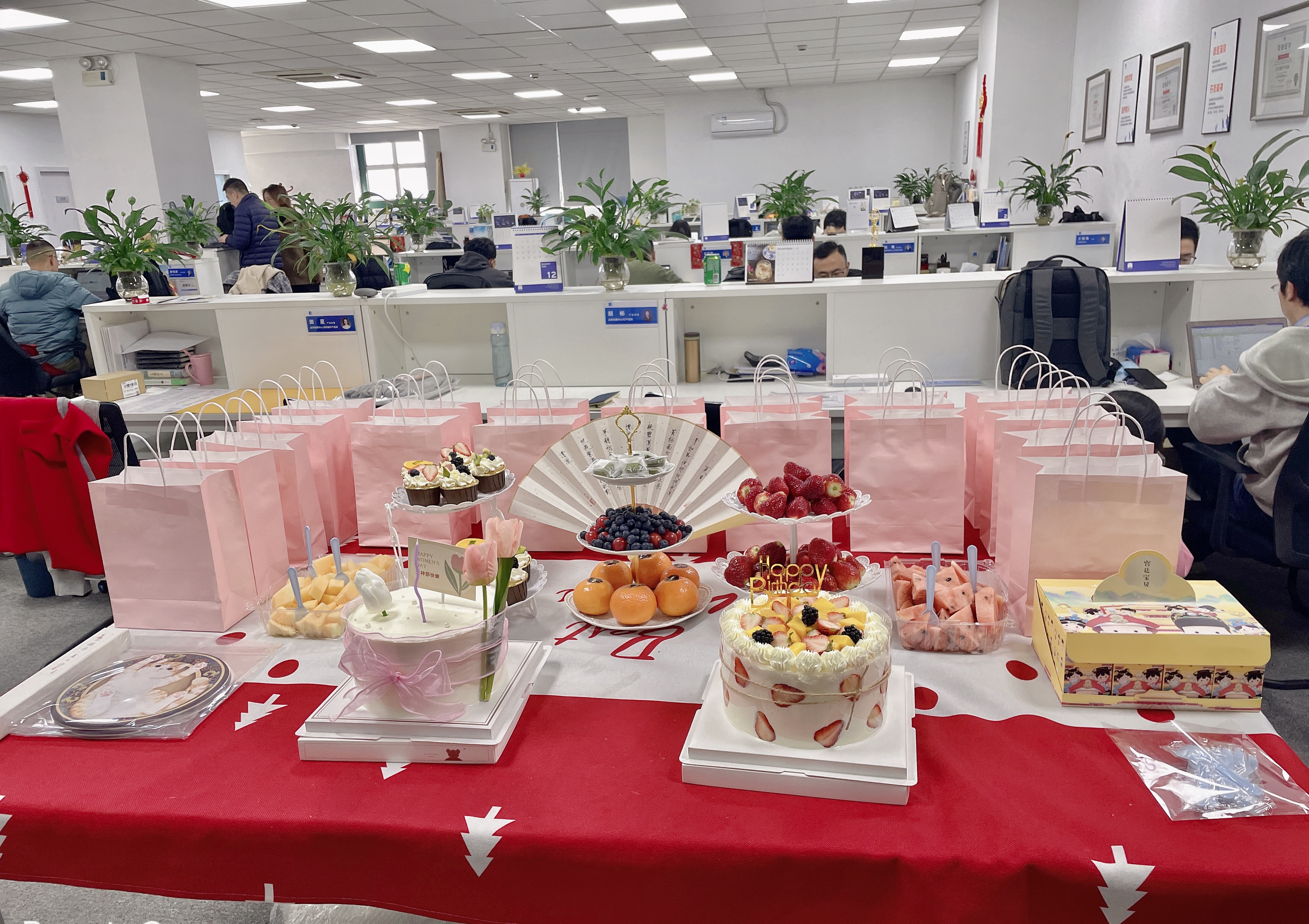 bc0fcce1-cafe-4b05-a84d-feb9d6aacce9.jpg
